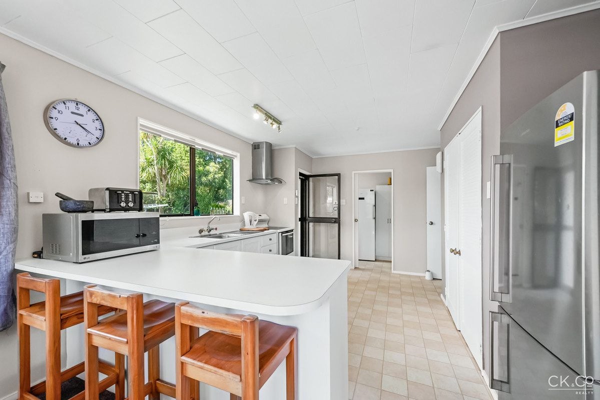 127 Gemstone Drive, Birchville, Upper Hutt - Carousel 2