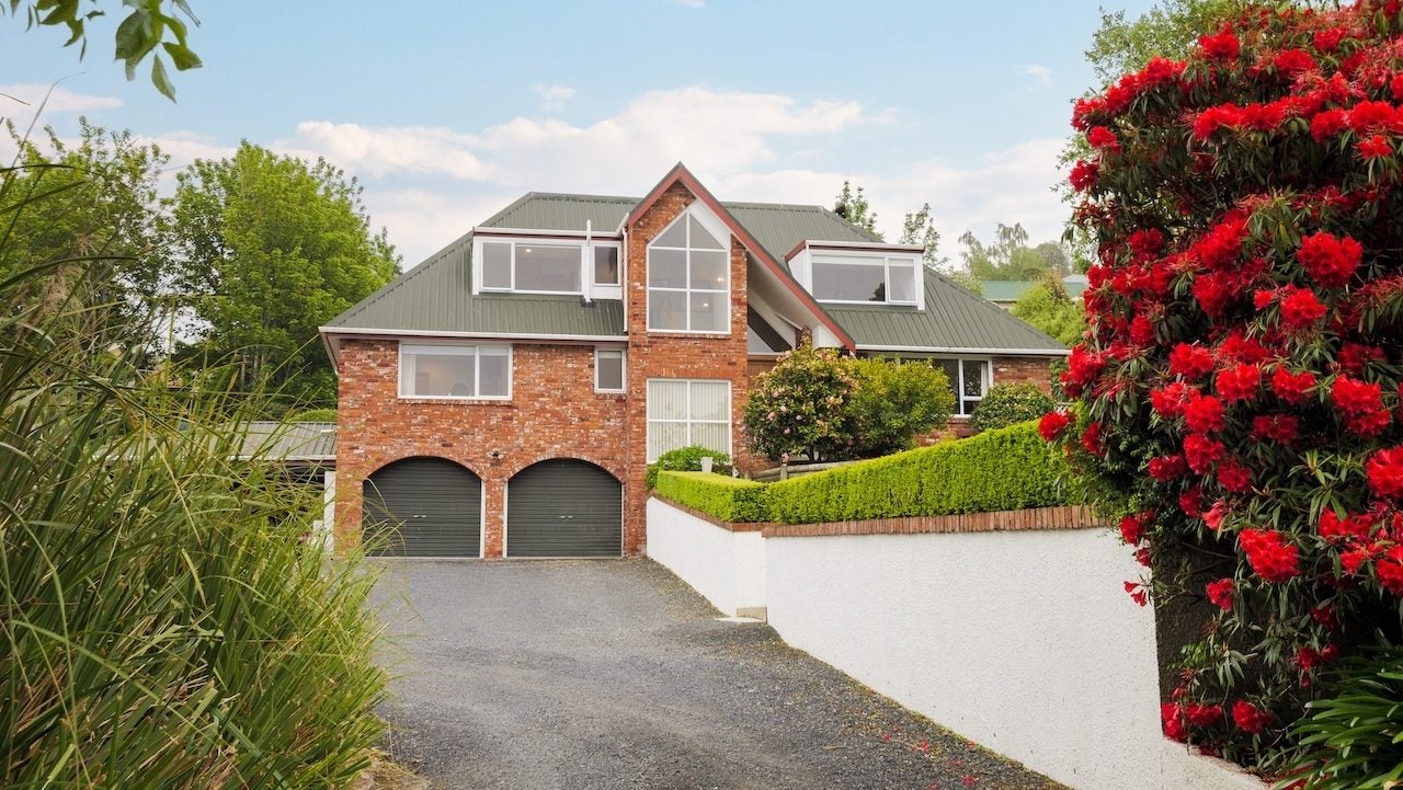 13A Jellicoe Crescent, Kaikorai, Dunedin - Carousel 1