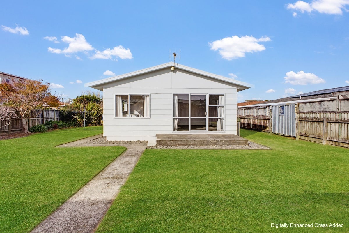 27A Tiverton Crescent, Whalers Gate, New Plymouth - Carousel 2