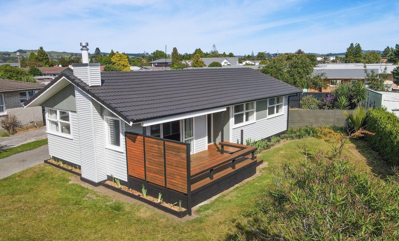 25 Clouston Crescent, Fenton Park, Rotorua - Carousel 1