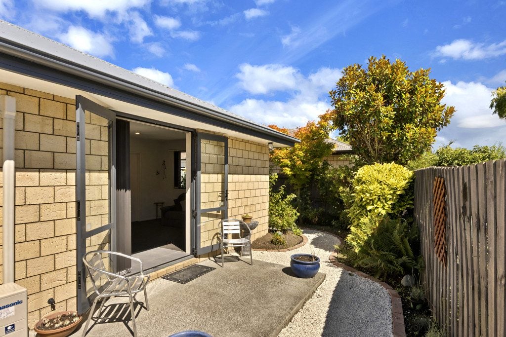 2A Ferndown Lane, Bromley, Christchurch - Carousel 25