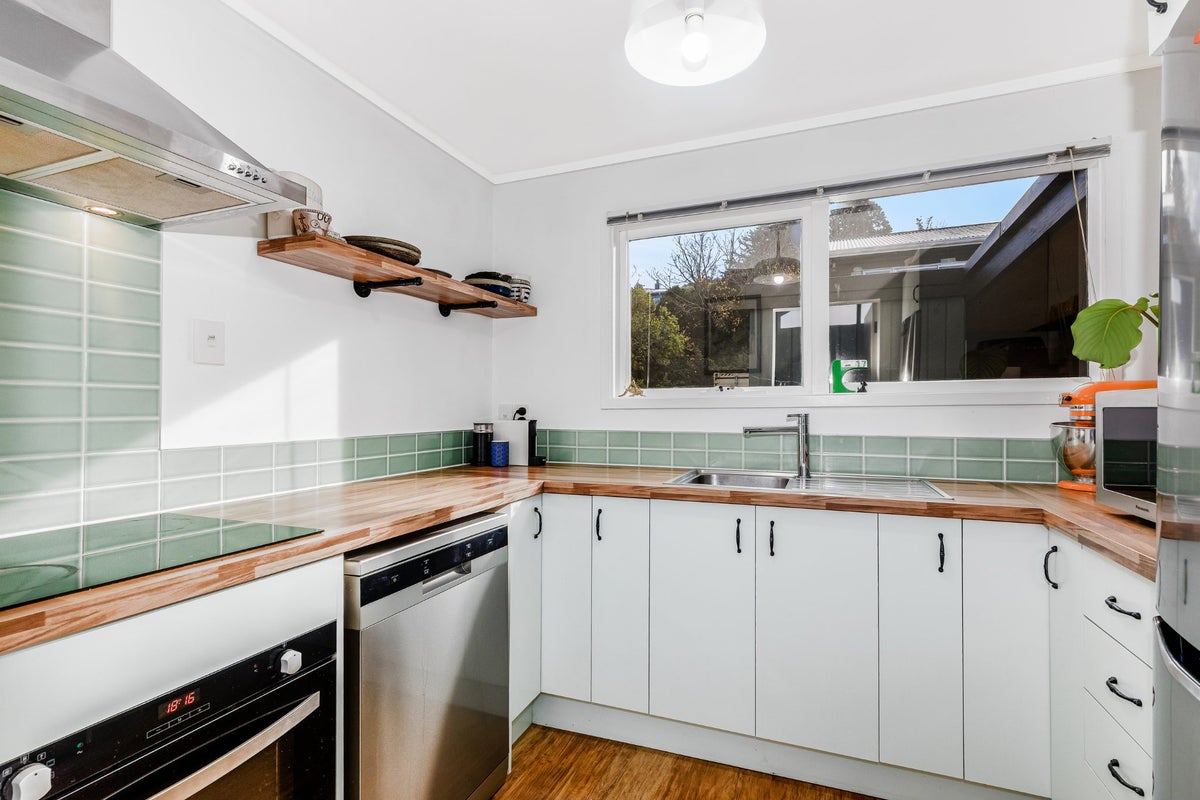 10B Penryn Drive, Camborne, Porirua - Carousel 2