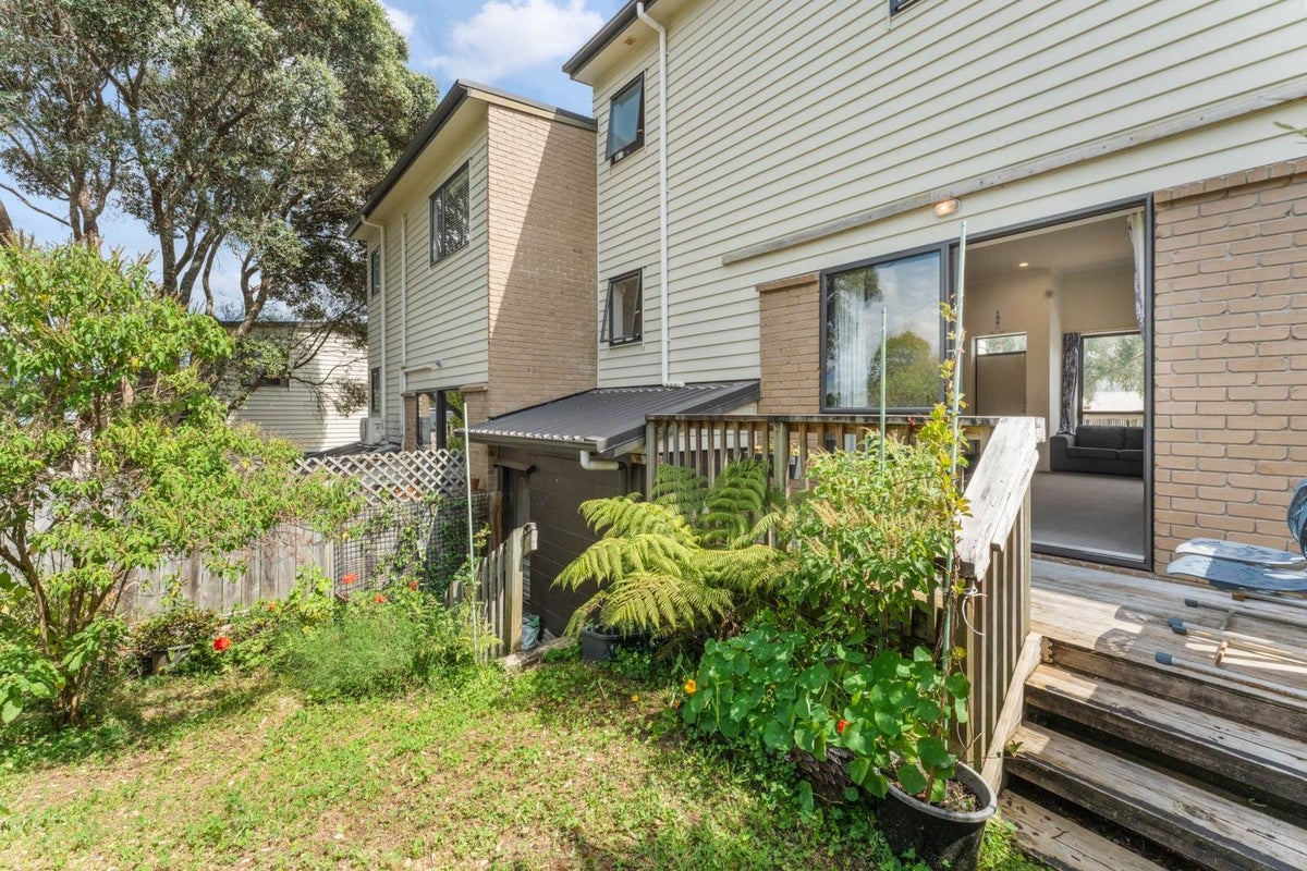 6/2 Swan Hill Drive, Glen Eden, Auckland - Carousel 2