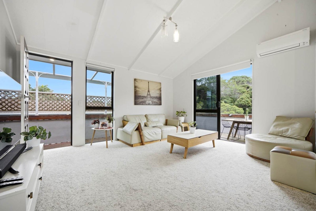 1/130 Spinella Drive, Bayview, Auckland - Carousel 2