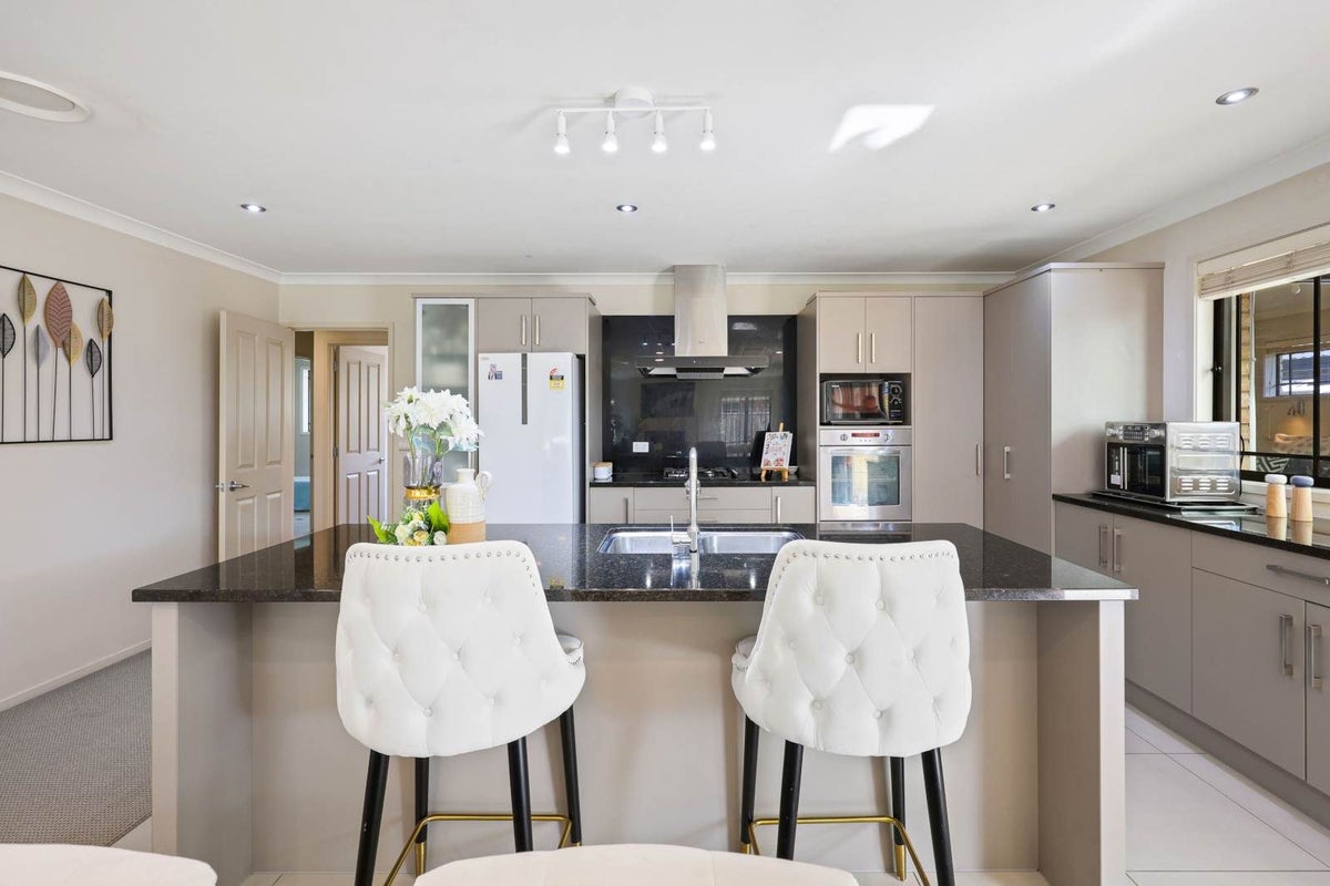 16 Erceg Way, Rosehill, Papakura - Carousel 2