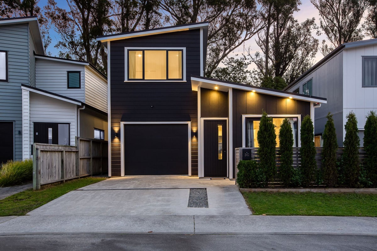 3C Breakwater Way, Whitby, Porirua - Carousel 1