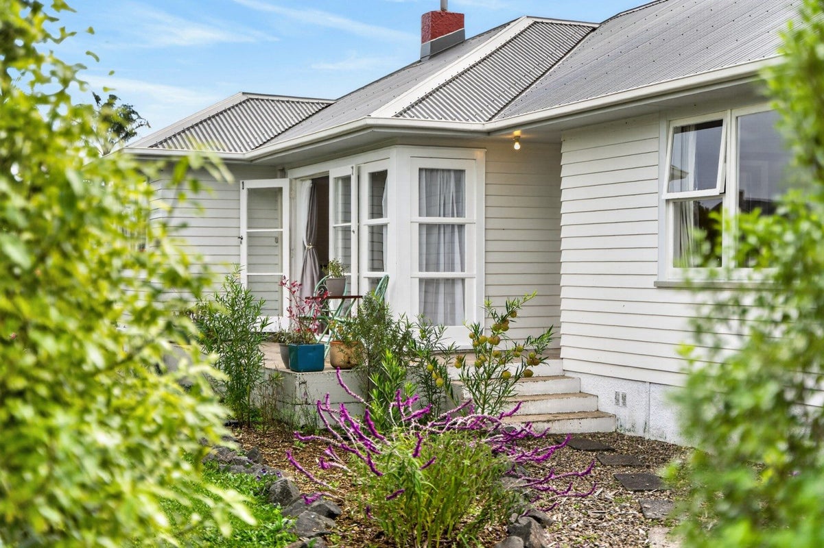 11 Erin Street, Tikipunga, Whangarei - Carousel 1