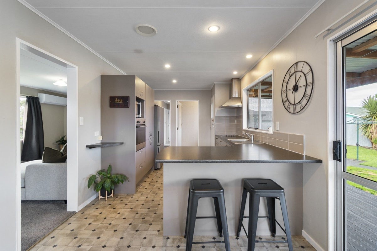 17 Wild Street, Feilding, Feilding - Carousel 2