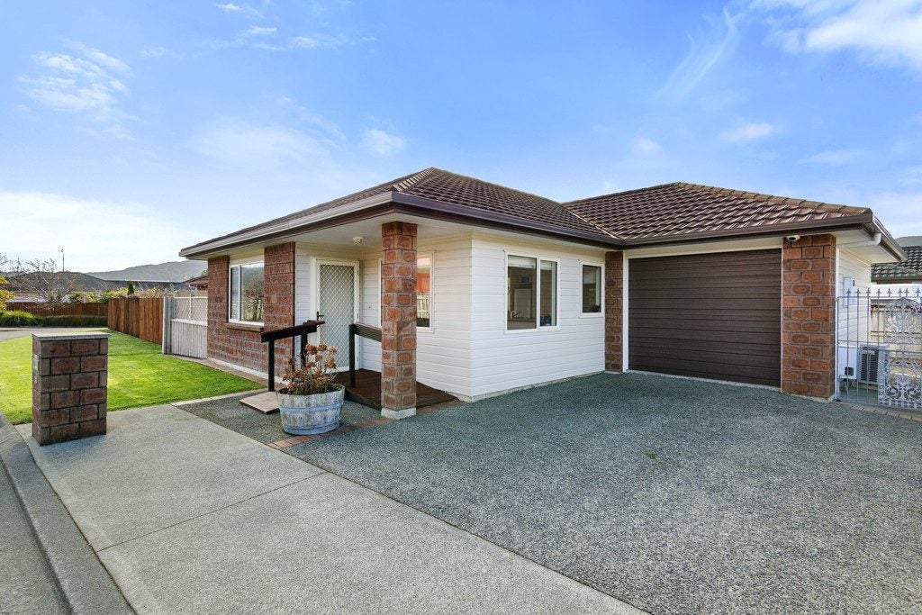 36 Woodland Mews, Wainuiomata, Lower Hutt - Carousel 1