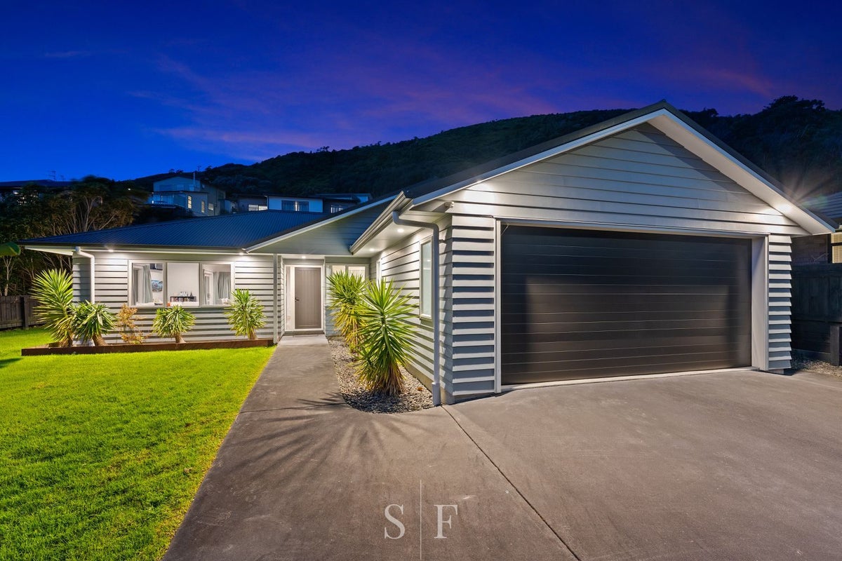 11 Matuhi Street, Waikanae, Waikanae - Carousel 1