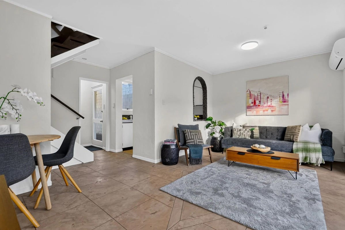 4/3 Glen Road, Browns Bay, Auckland - Carousel 1
