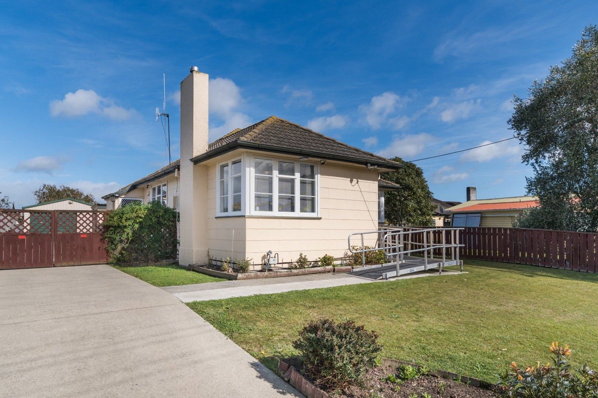 24 Wilson Crescent, Highbury, Palmerston North - Carousel 1