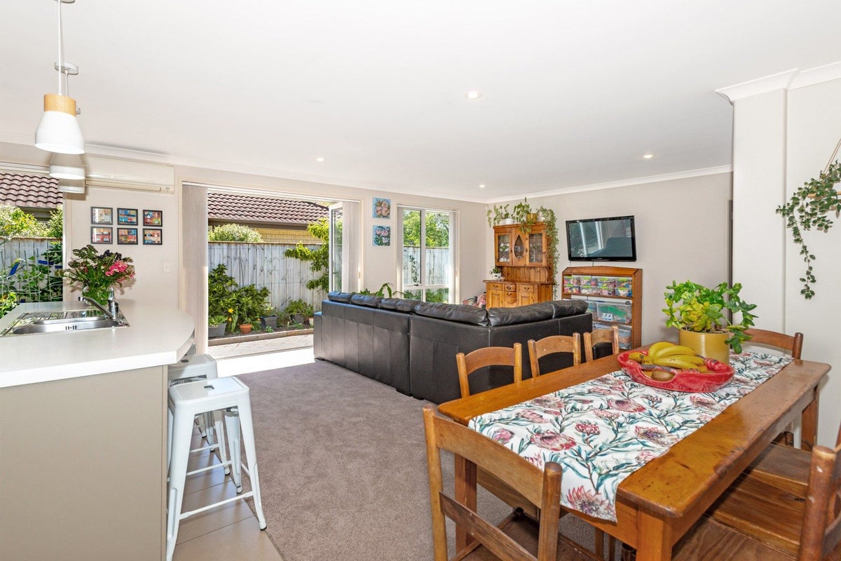 49 Sterling Park, Lytton West, Gisborne - Carousel 2