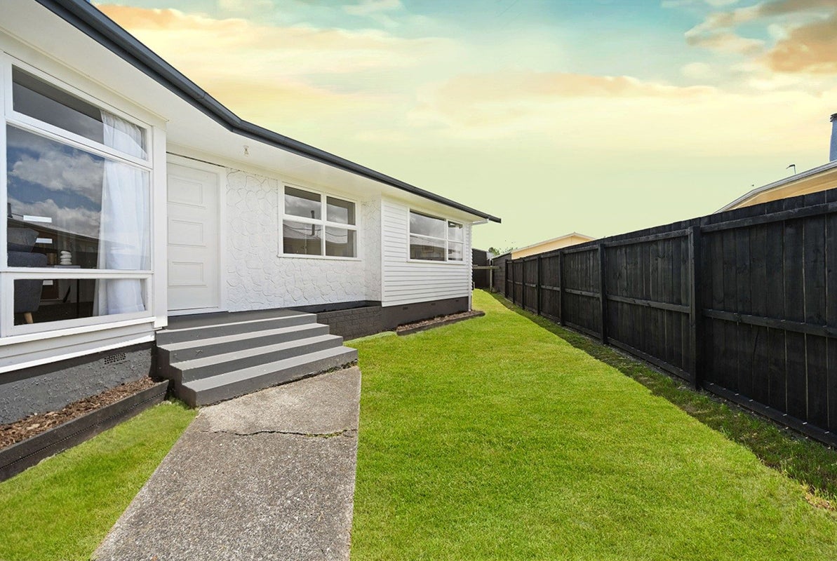 10 Pamela Place, Deanwell, Hamilton - Carousel 2