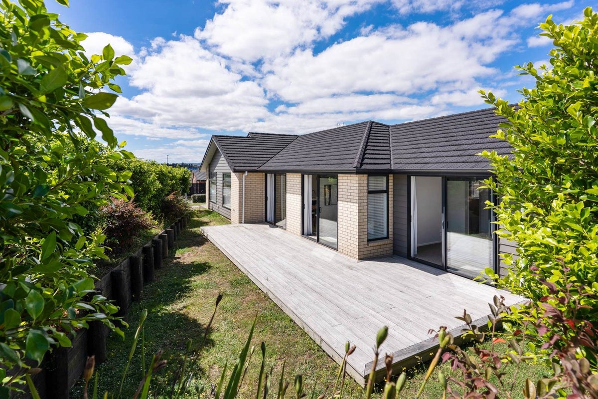 2 Routeburn Lane, Karaka, Papakura - Carousel 1