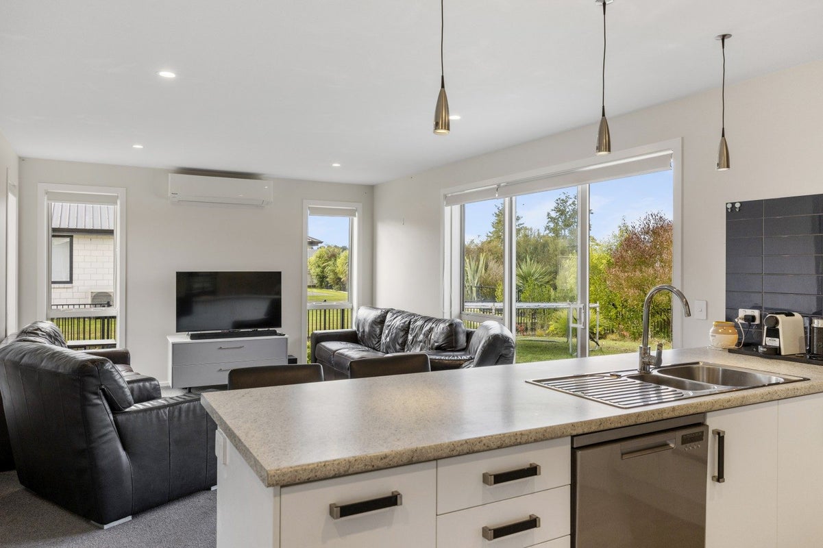 8 Hato Patariki Lane, Nukuhau, Taupo - Carousel 2