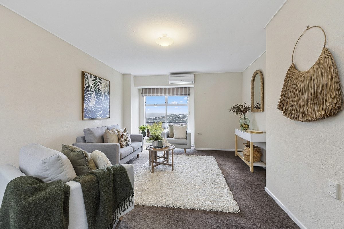 4 Cobar Close, Maupuia, Wellington - Carousel 1