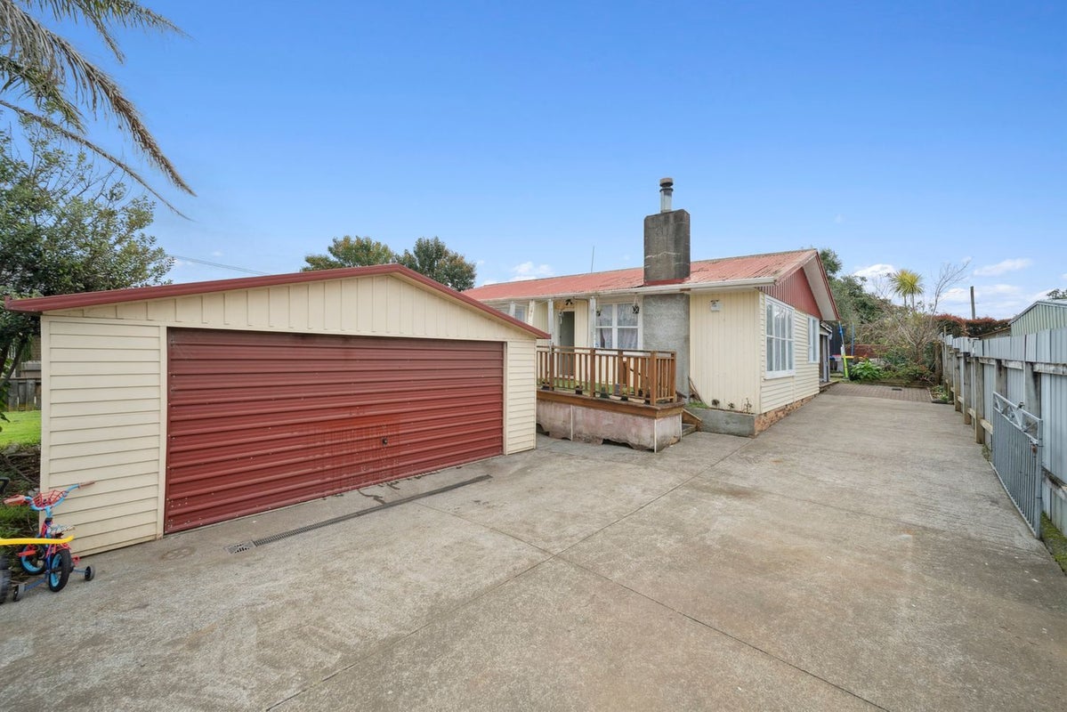 4 Grande Vue Road, Papatoetoe, Auckland - Carousel 1