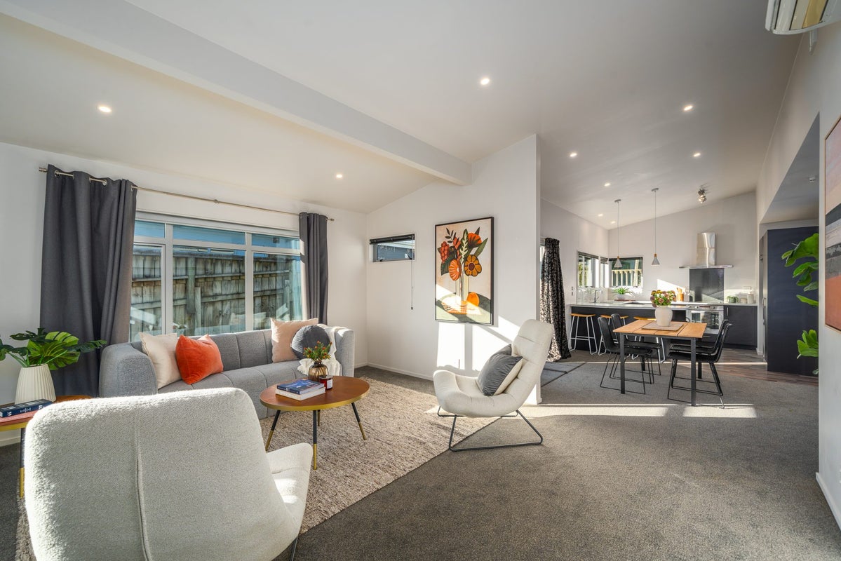 6B Warrington Grove, Newlands, Wellington - Carousel 2