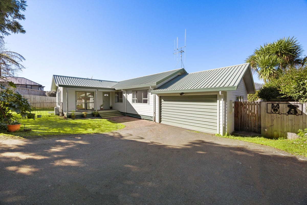 69A Forest Lake Road, Forest Lake, Hamilton - Carousel 1