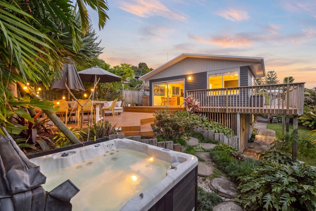 1/26 Nor'east Drive, Northcross, Auckland - Carousel 1