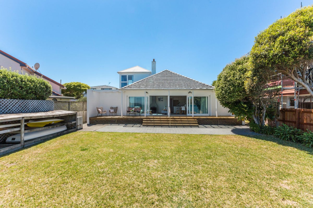 20 Steyne Avenue, Plimmerton, Porirua - Carousel 1