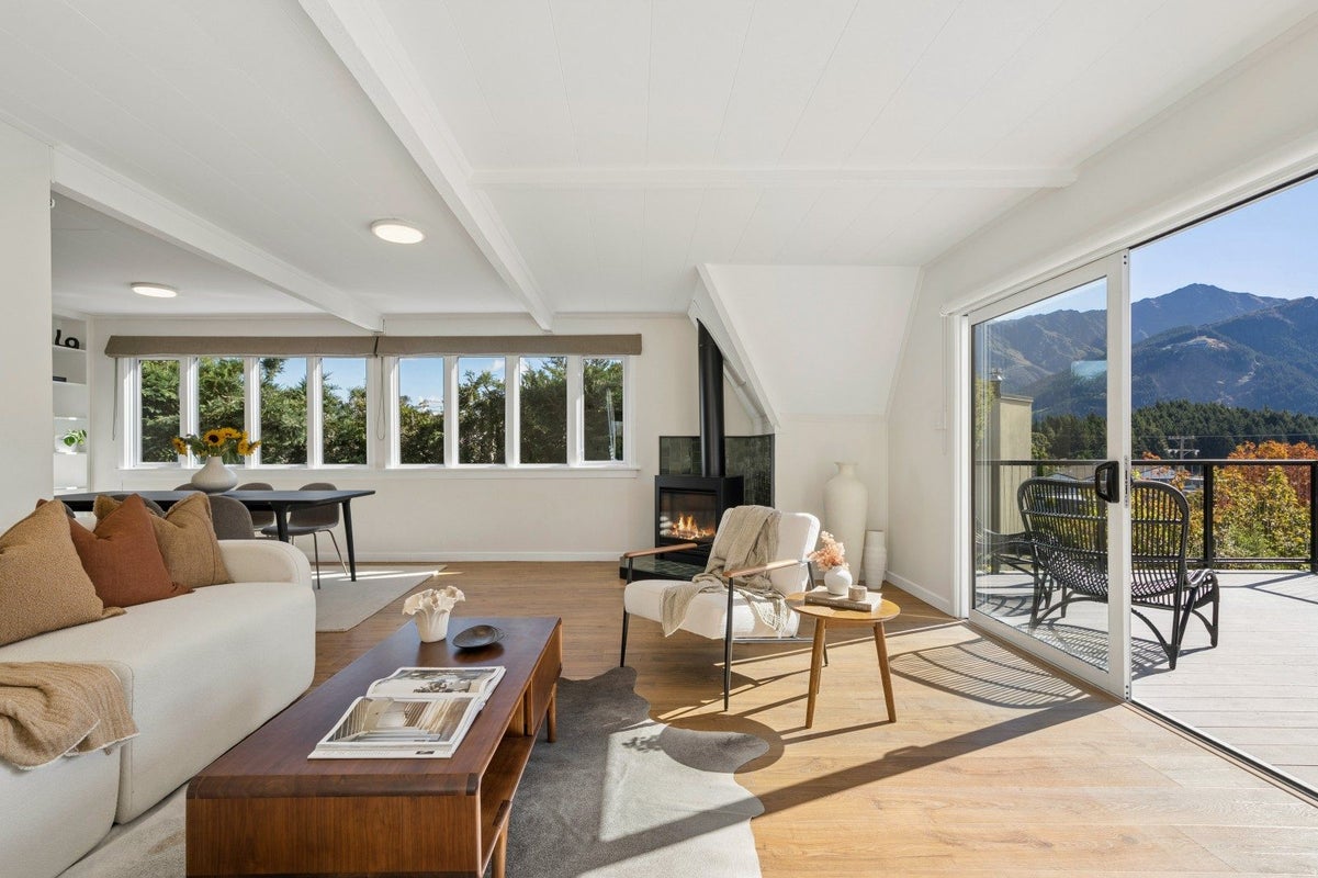 696 Peninsula Road, Kelvin Heights, Queenstown - Carousel 1