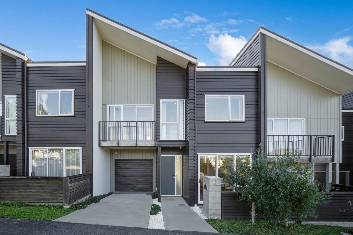 4 Makura Road, Long Bay, Auckland - Carousel 1