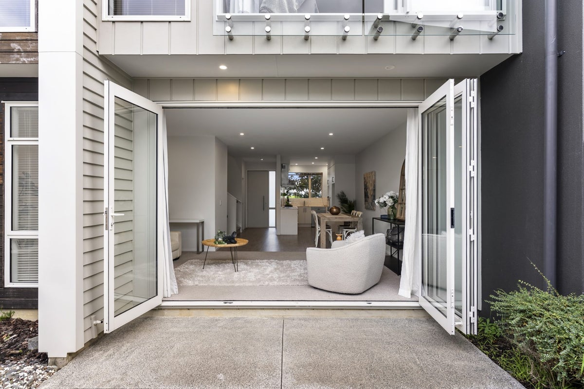 140 Seventh View Avenue, Beachlands, Auckland - Carousel 2