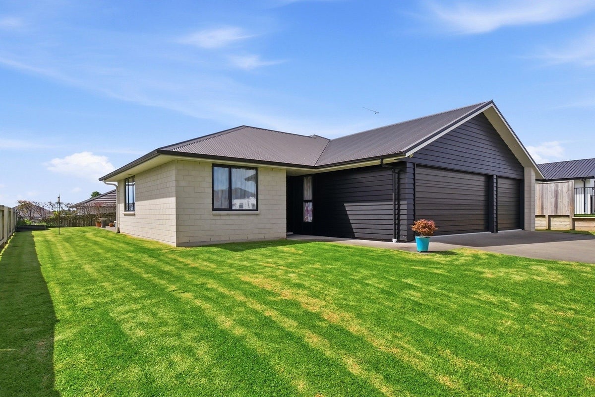 9 Charlotte Drive, Omokoroa, Omokoroa - Carousel 1