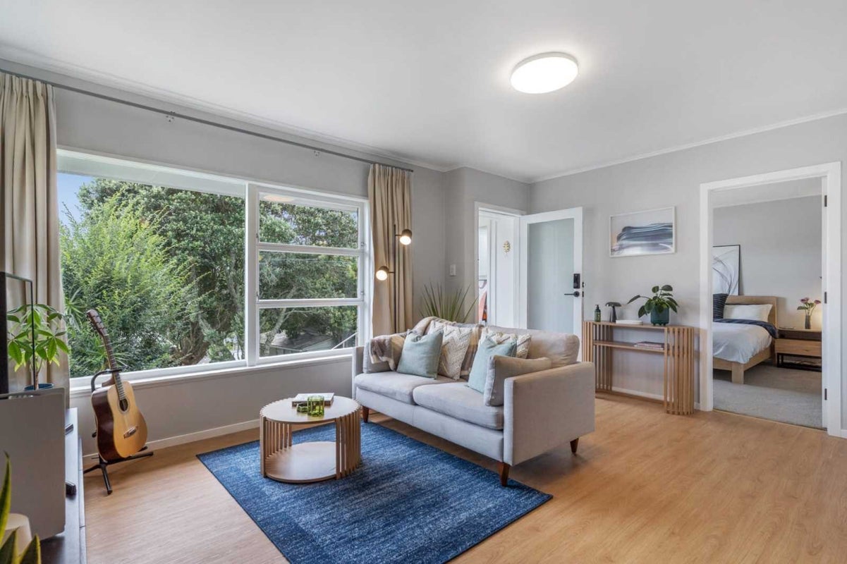 2/11 Lenihan Street, Northcote, Auckland - Carousel 2