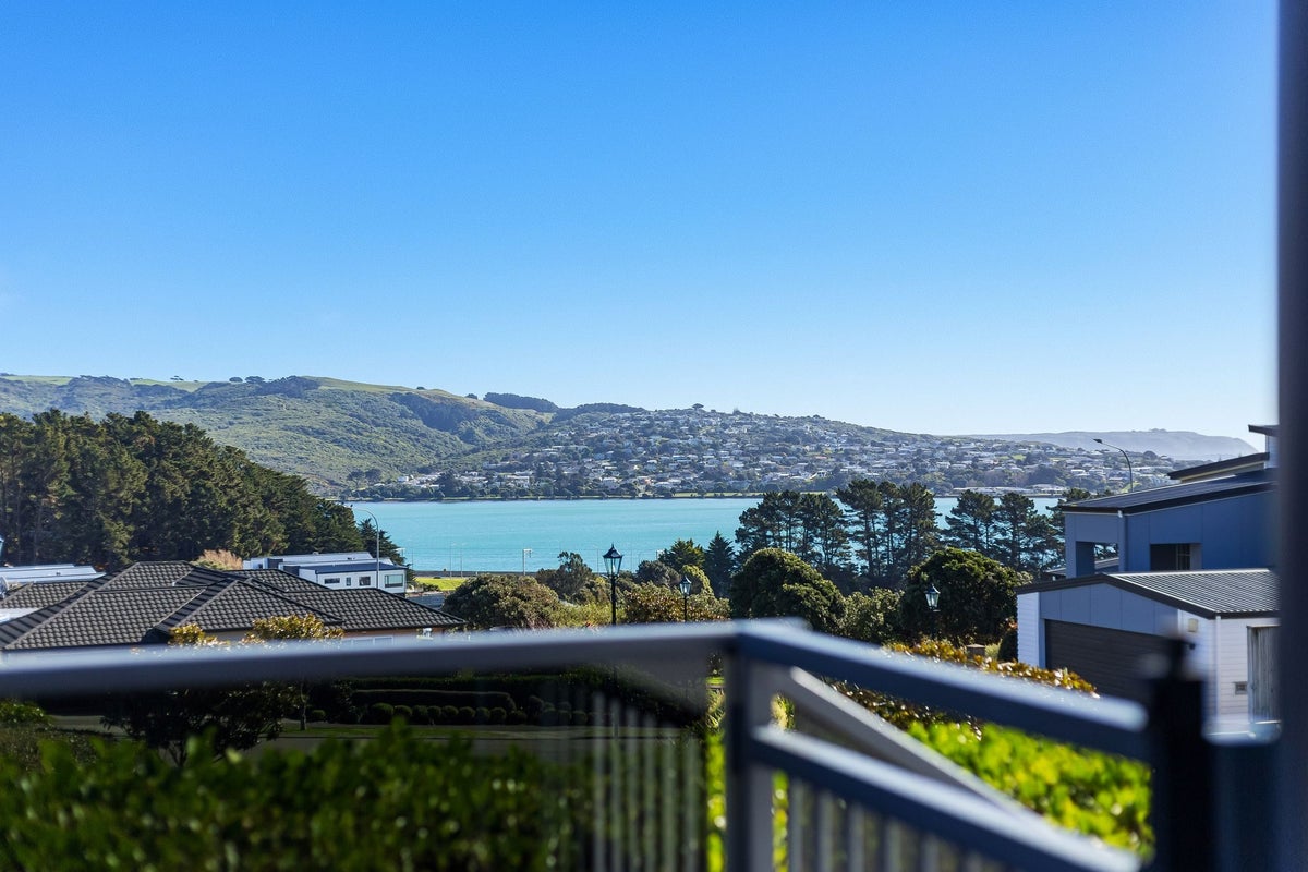 6 Hollyford Place, Aotea, Porirua - Carousel 2