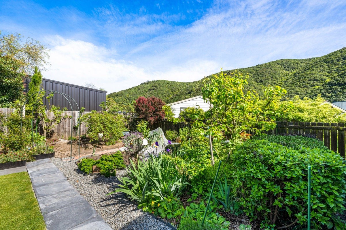 24 Beach Road, Waikawa, Picton - Carousel 24