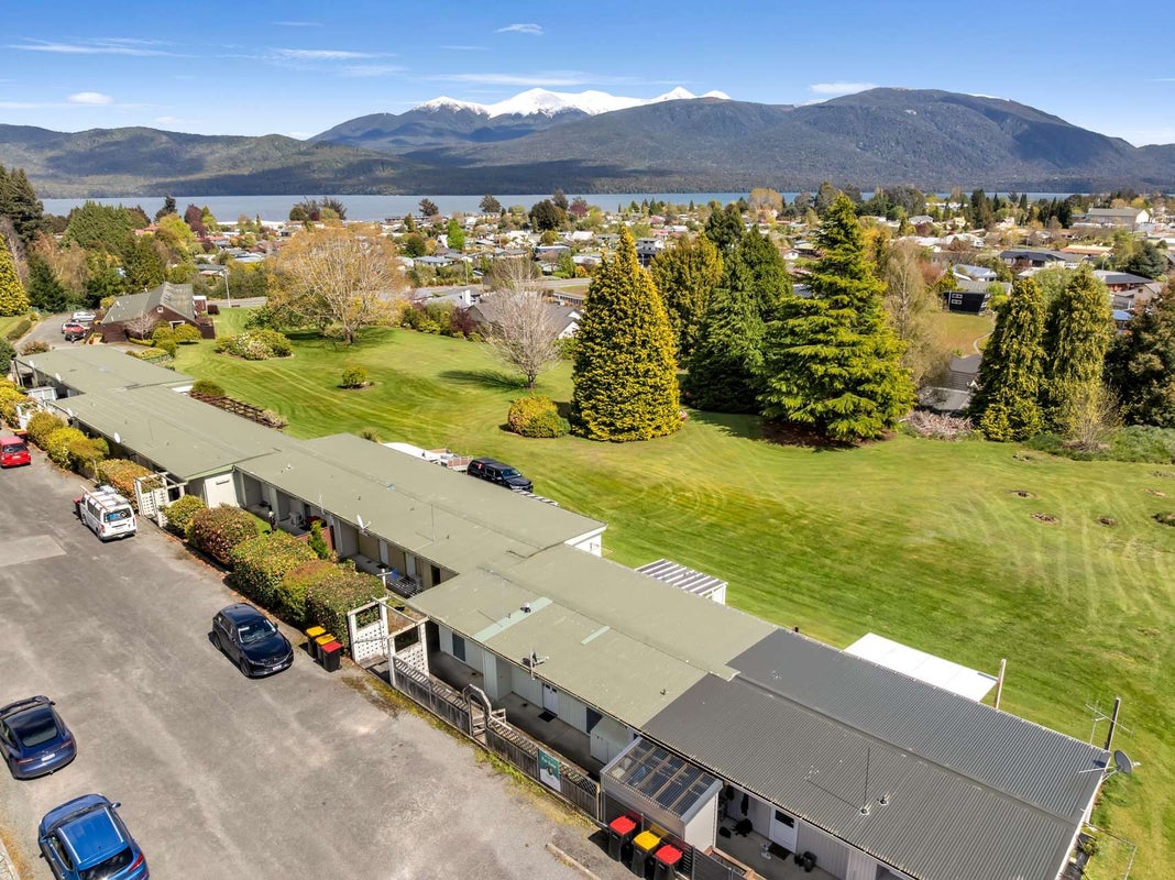 15 Burnby Place, Te Anau, Te Anau - Carousel 1
