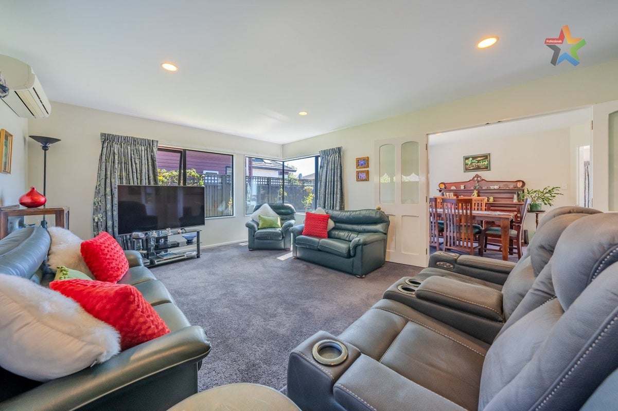 1/19 De Menech Grove, Avalon, Lower Hutt - Carousel 2