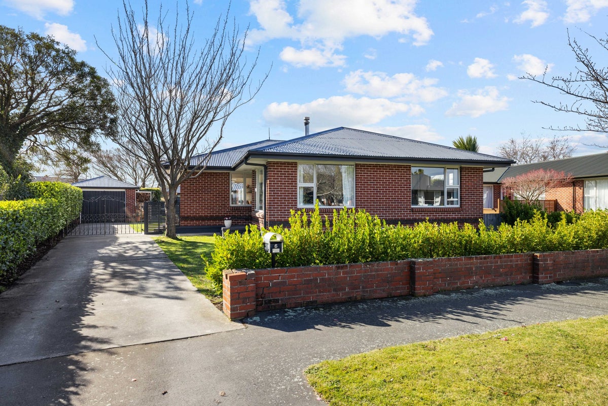 6 Kingsgate Place, Burnside, Christchurch - Carousel 1