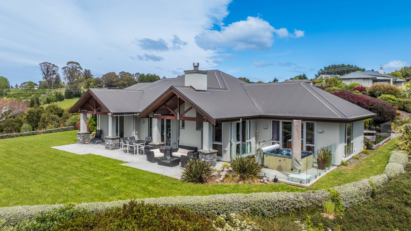 55 Redvale Road, Redwood Valley - Carousel 1