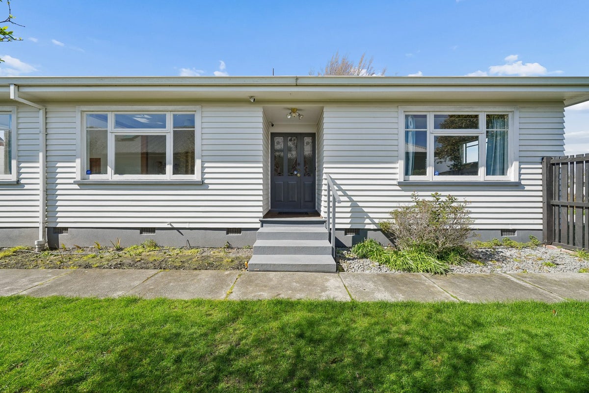 1/98 Memorial Avenue, Ilam, Christchurch - Carousel 1