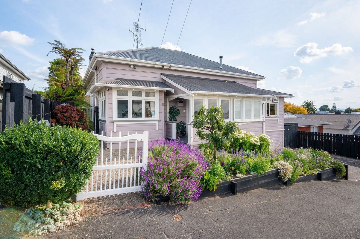 5 Moana Street, Frankton, Hamilton - Carousel 1