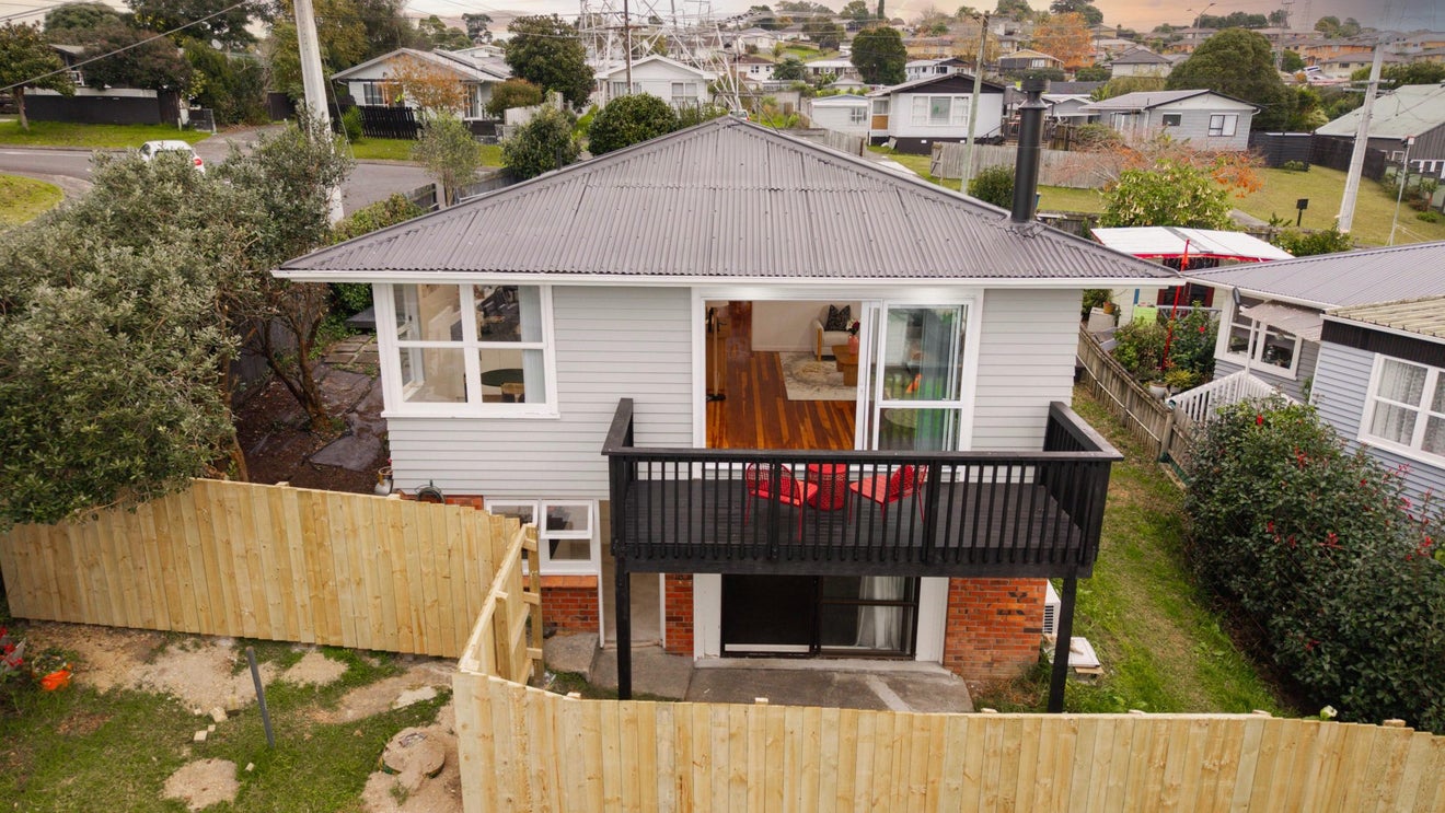 2 Lowtherhurst Road, Massey, Auckland - Carousel 1
