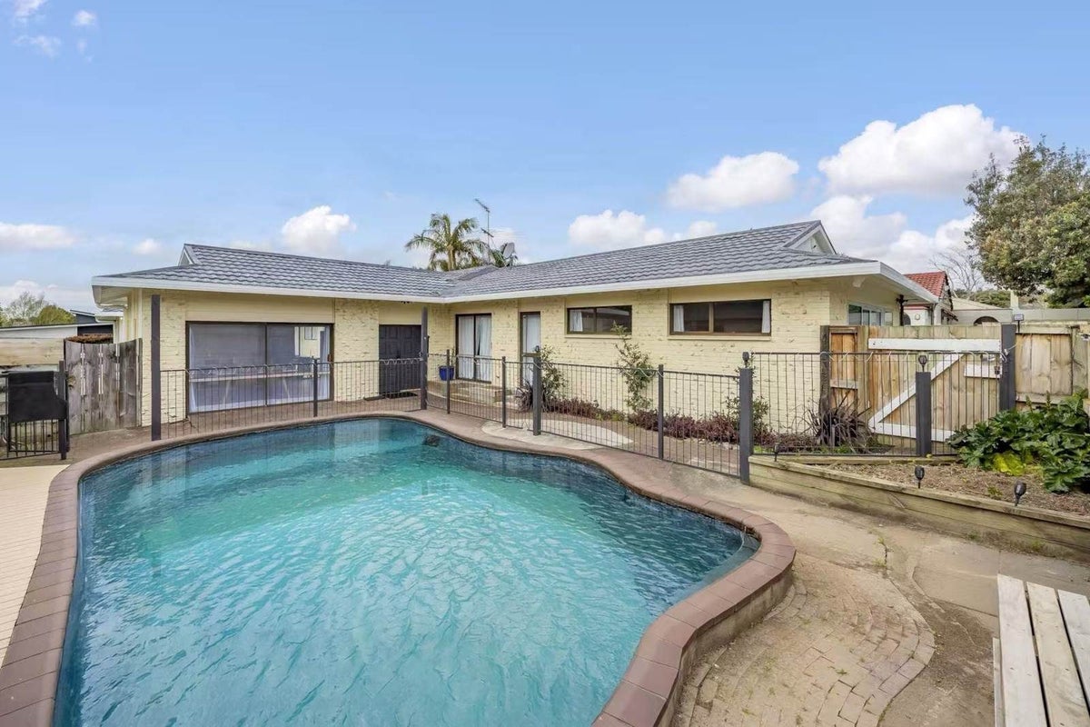 5 Rushgreen Avenue, Pahurehure, Papakura - Carousel 24