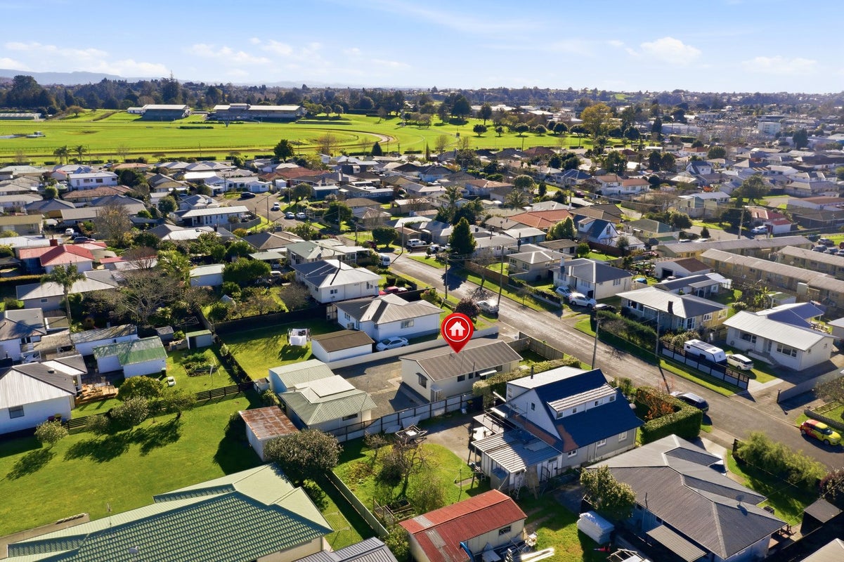 10 Tyrone Street, Greerton, Tauranga - Carousel 2