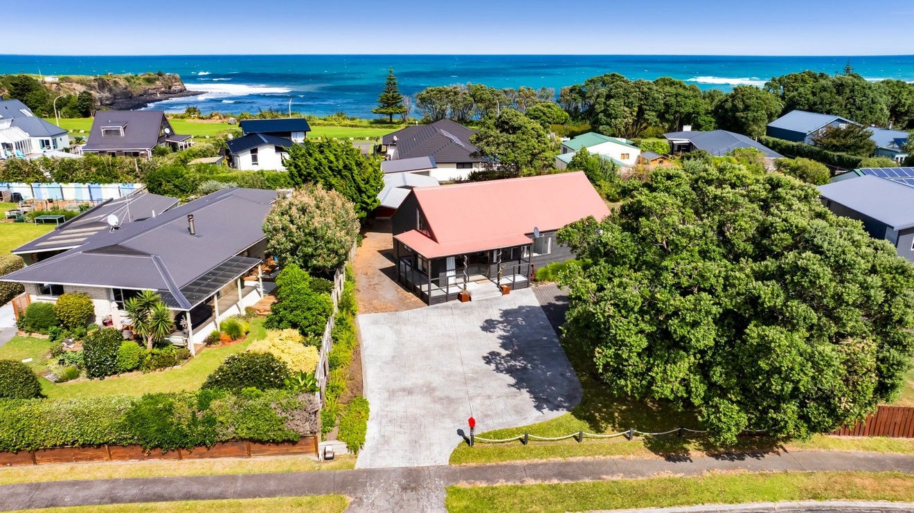 9 Pohutukawa Drive, Opunake - Carousel 30