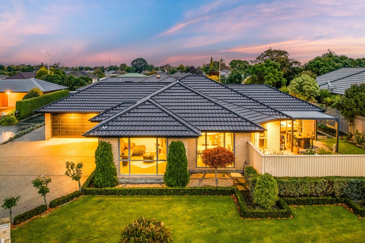 31 Eaglesome Avenue, Aidanfield, Christchurch - Carousel 1