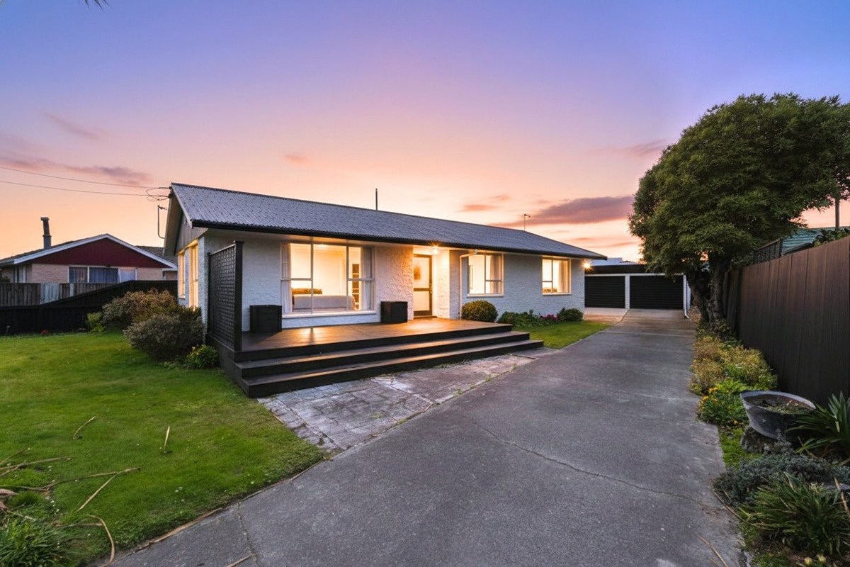 12 Thompsons Road, Belfast, Christchurch - Carousel 1