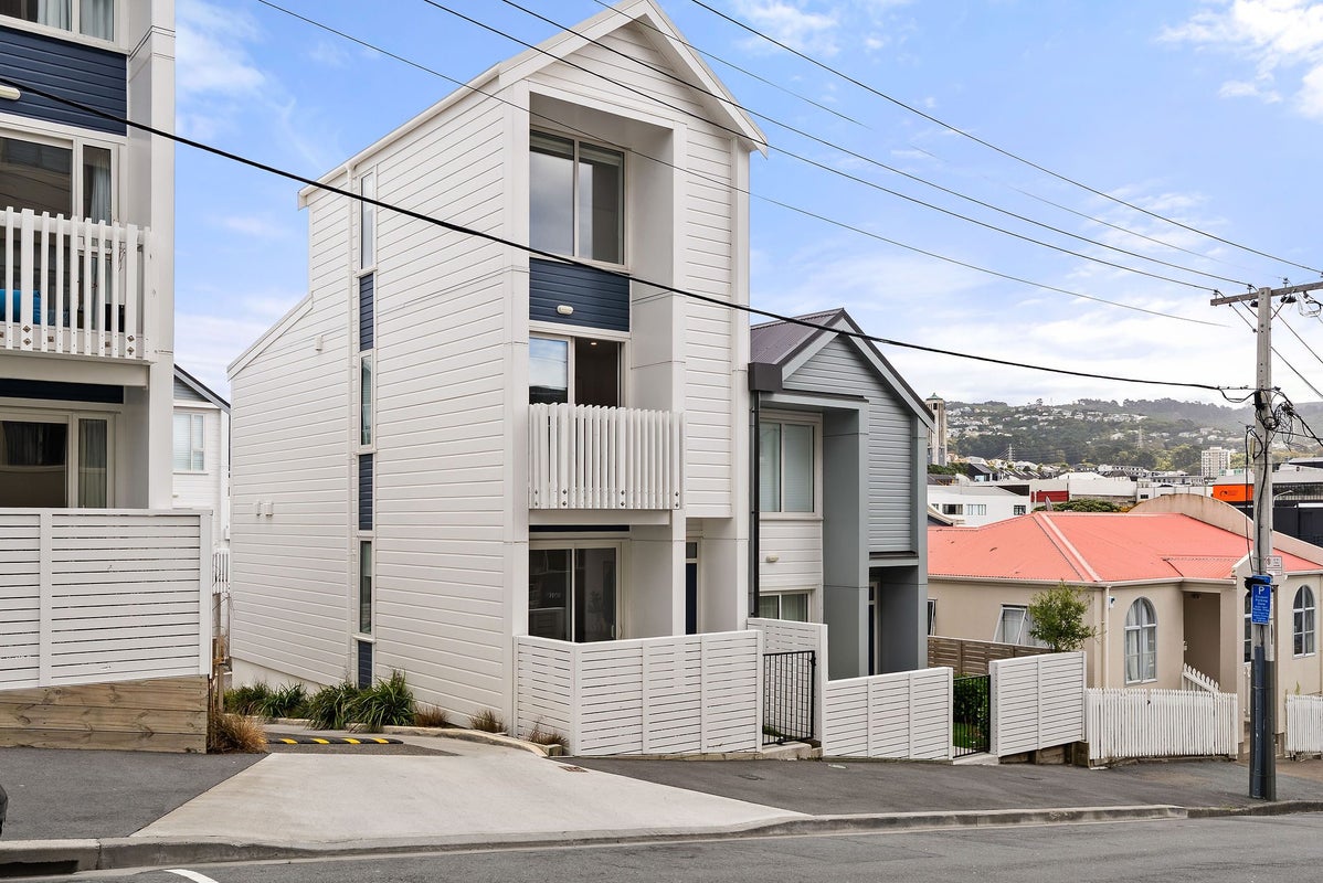 2/30 Pirie Street, Mount Victoria, Wellington - Carousel 1
