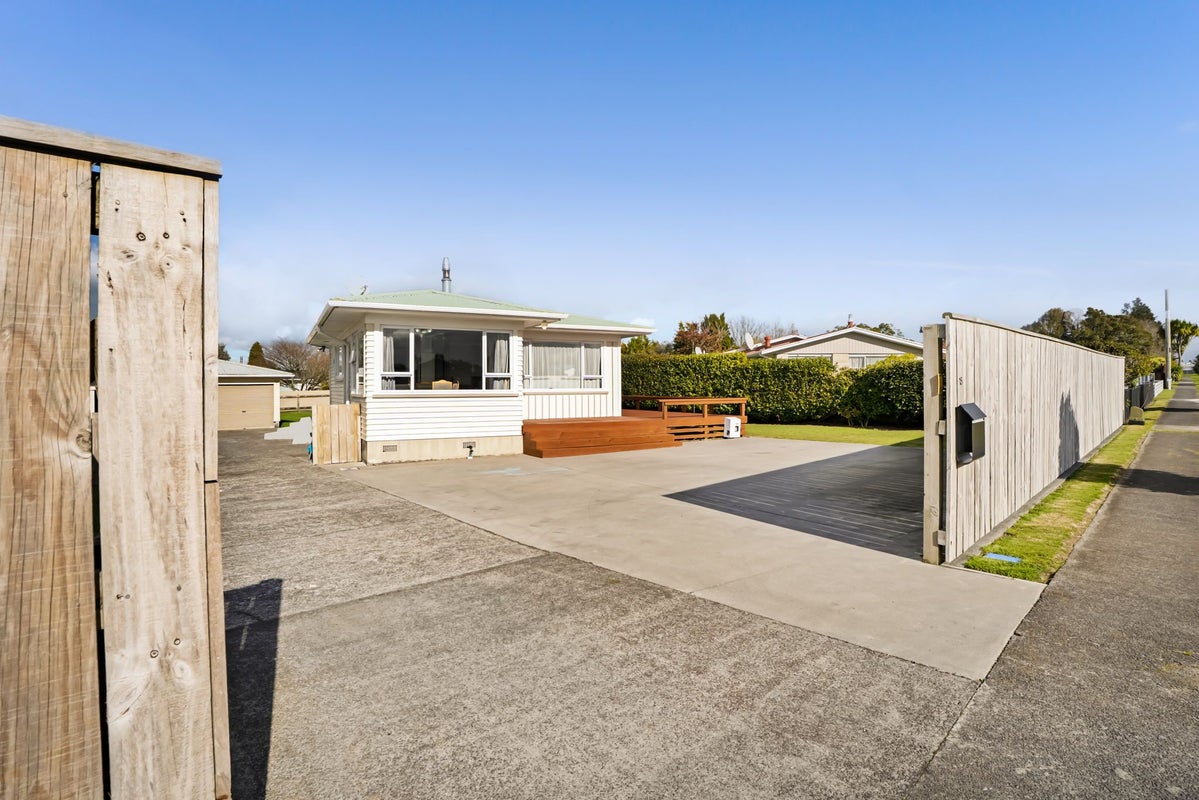 15 Rosalind Street, Stratford, Stratford - Carousel 2