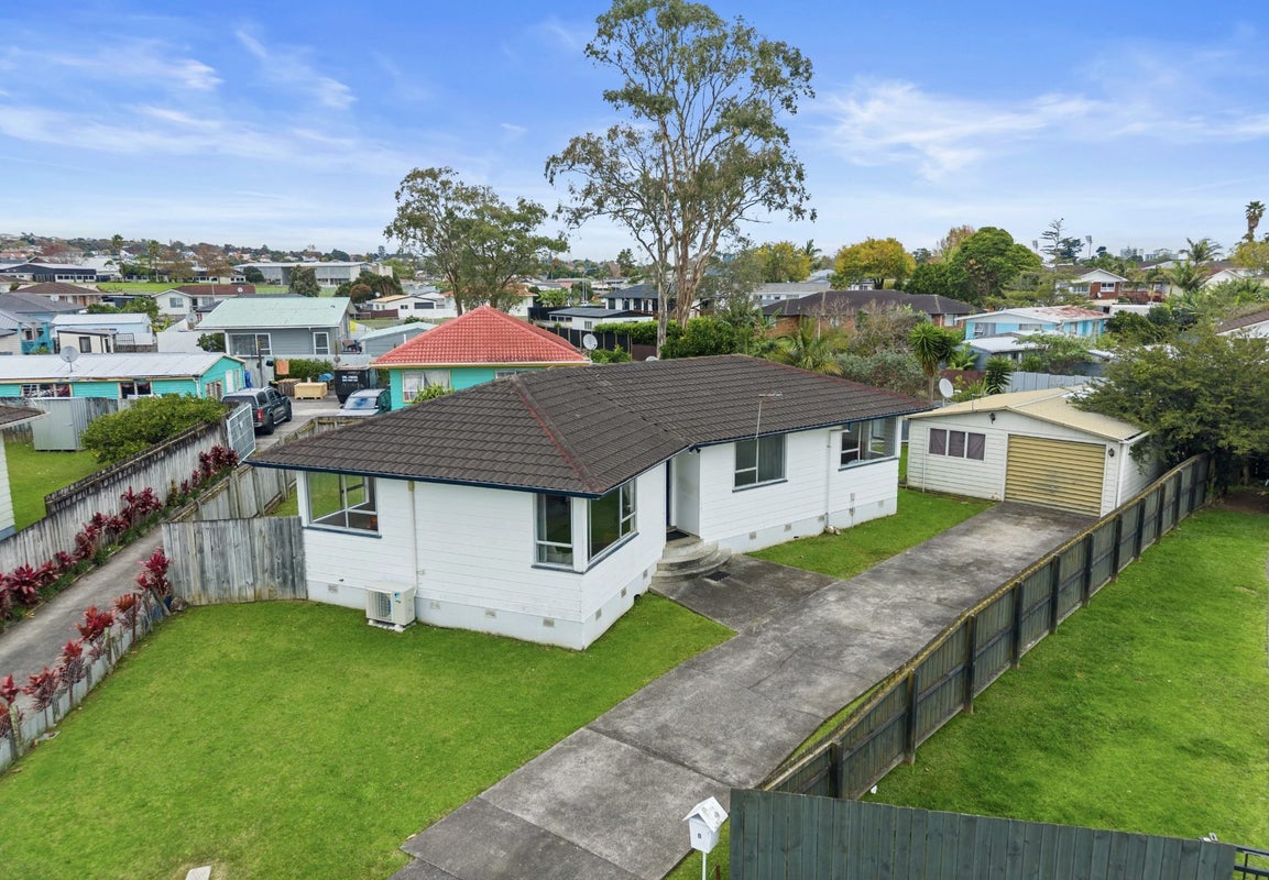 8 Aldo Place, Clover Park, Auckland - Carousel 1