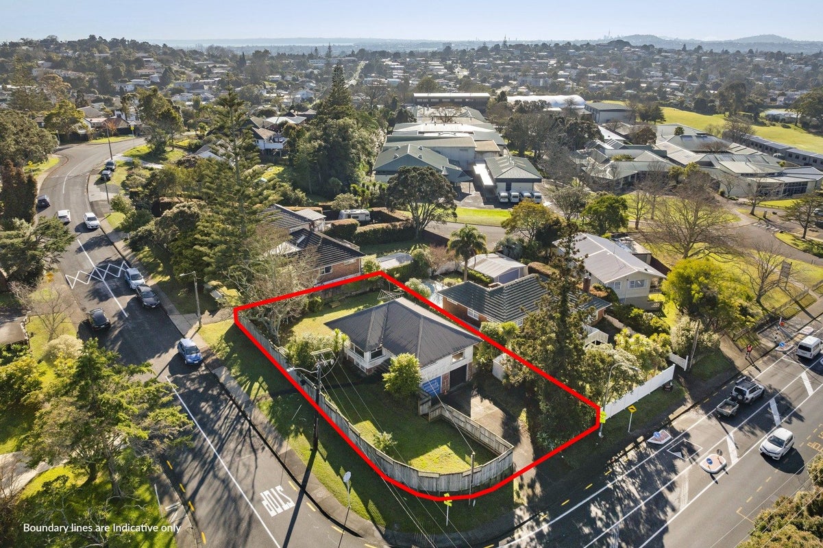 92 Stottholm Road, Titirangi, Auckland - Carousel 1