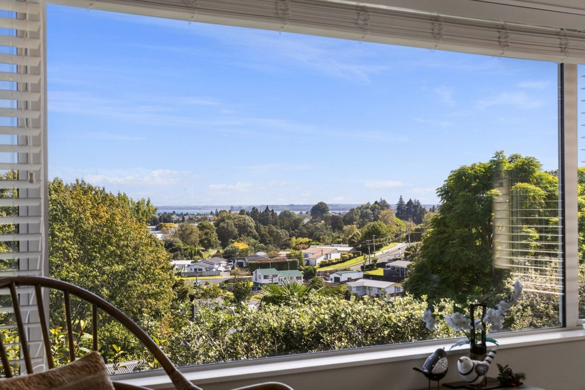 33A Brookfield Terrace, Brookfield, Tauranga - Carousel 2